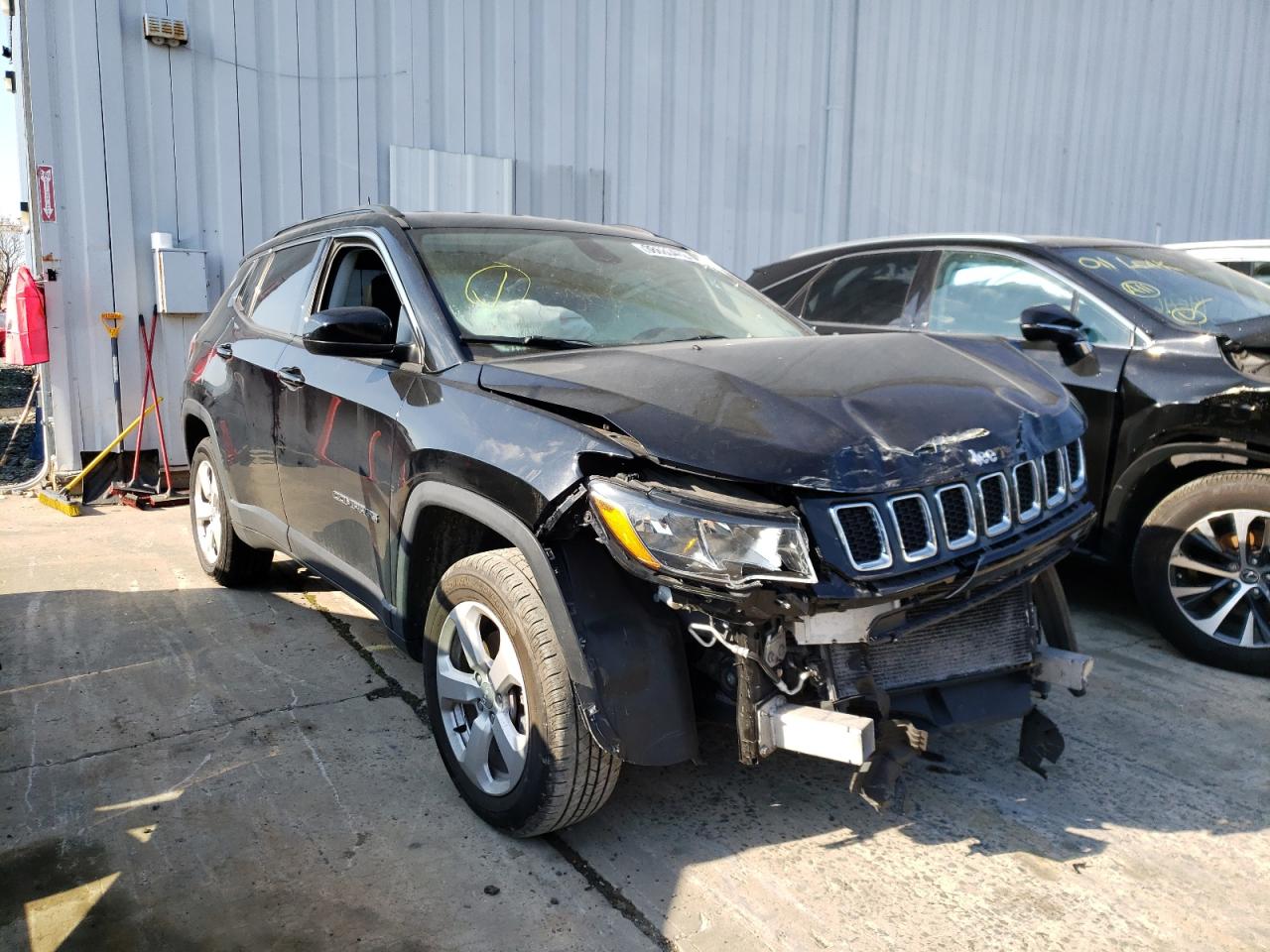 JEEP COMPASS LA 2018 with VIN 3C4NJDBB7JT223438 - Photo from auction