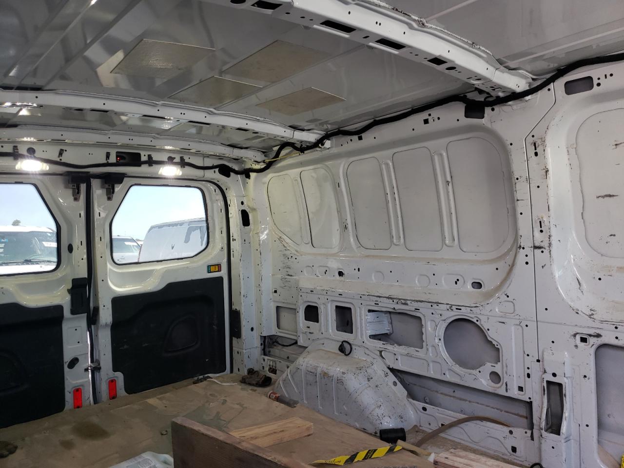 Photo 6 from auction – 2018 FORD TRANSIT T- with VIN 1FTYR2ZM9JKA21901