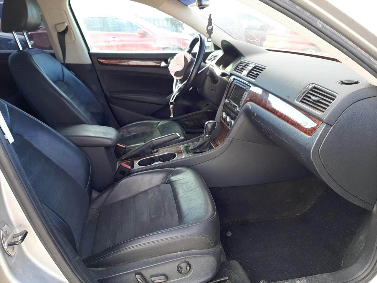 Photo 5 from auction – 2013 VOLKSWAGEN PASSAT SEL with VIN 1VWCN7A35DC130602