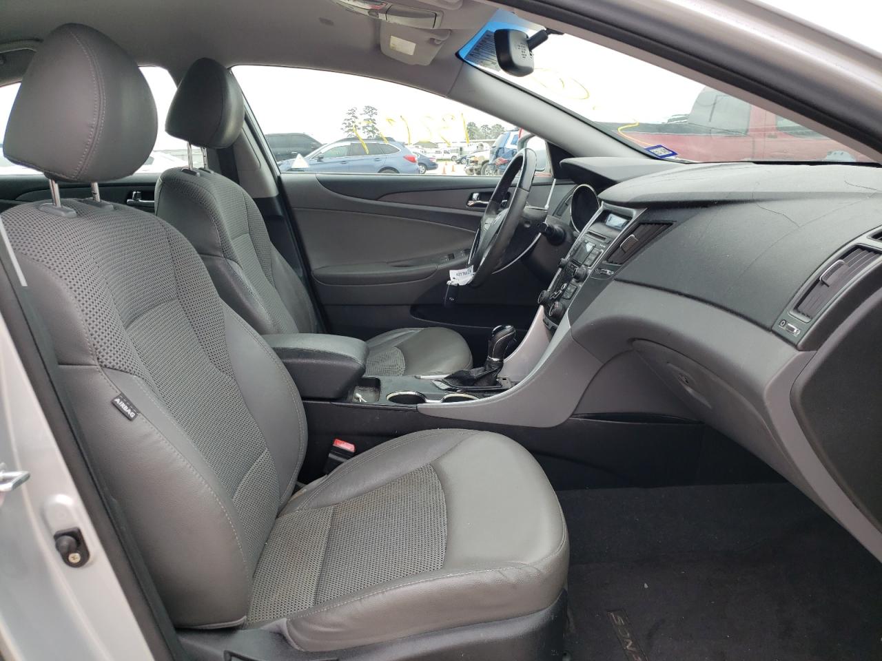 Photo 5 from auction – 2011 HYUNDAI SONATA SE with VIN 5NPEC4AB7BH272006