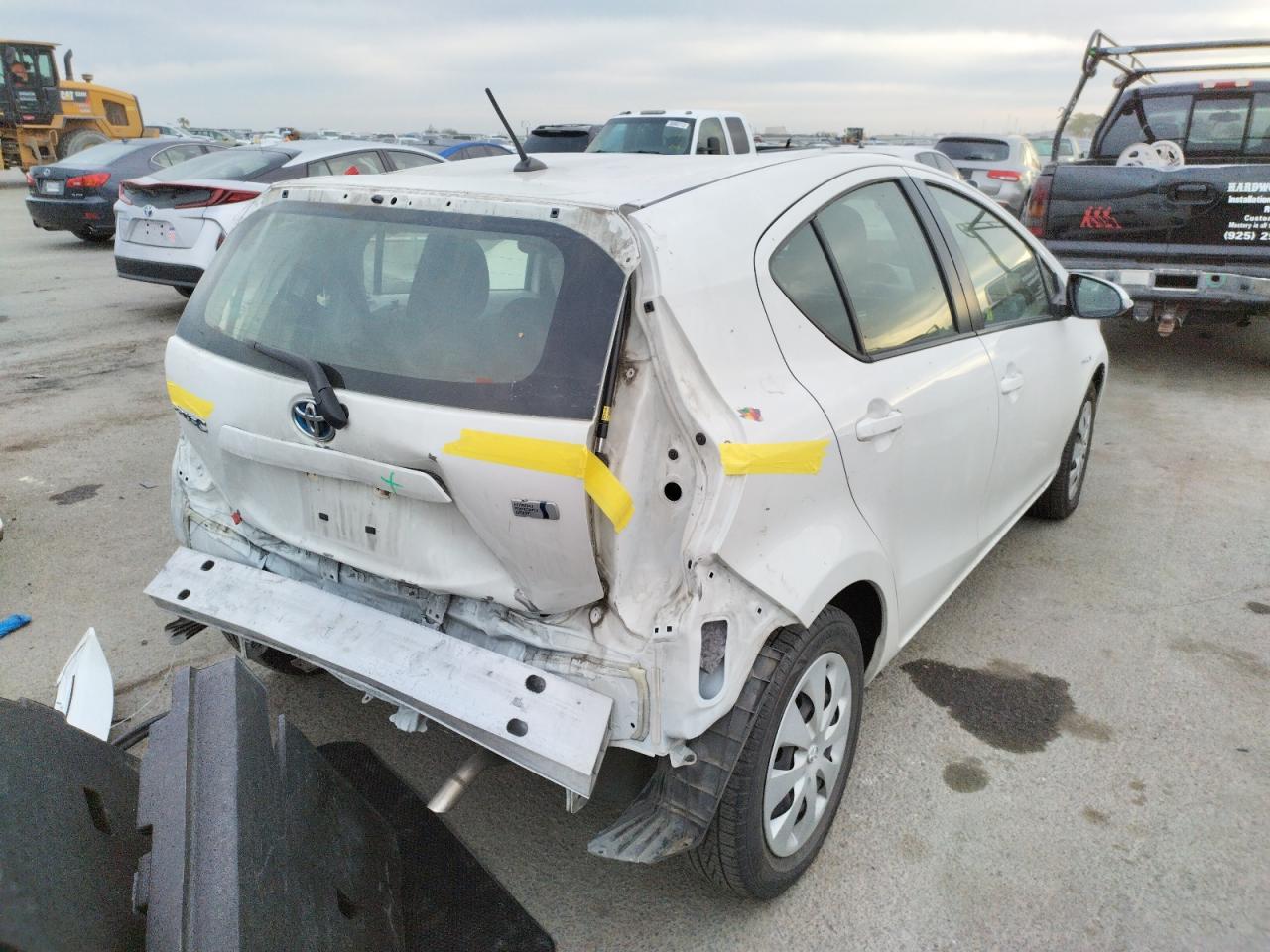 Photo 4 from auction – 2014 TOYOTA PRIUS C with VIN JTDKDTB31E1078567
