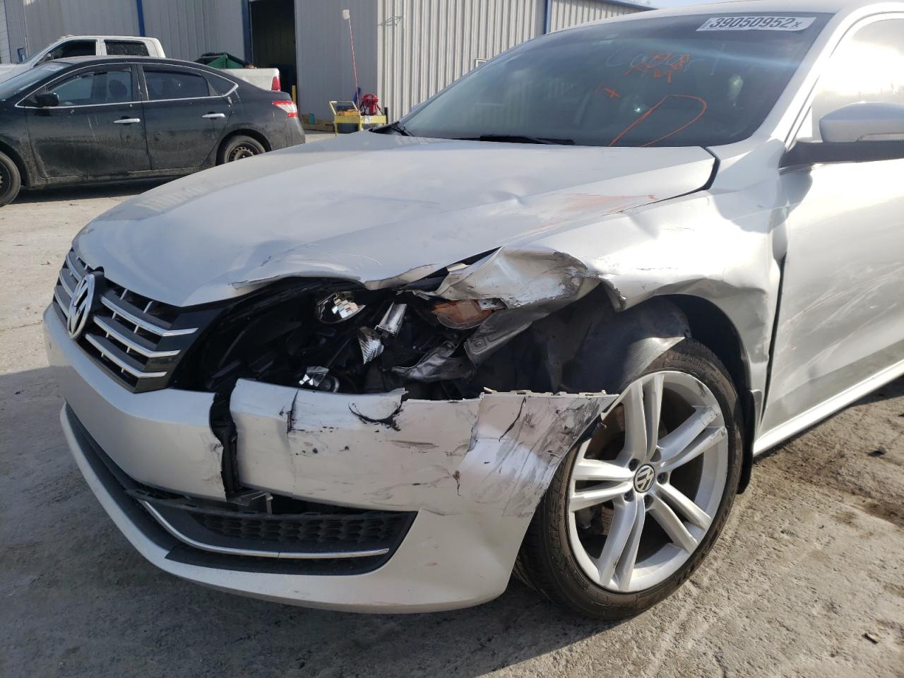 Photo 9 from auction – 2015 VOLKSWAGEN PASSAT SE with VIN 1VWBV7A3XFC068998