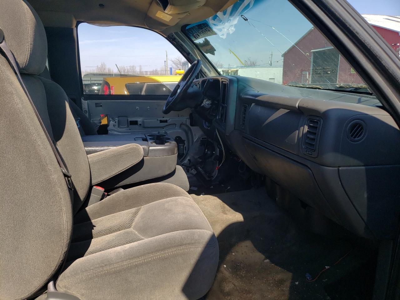 Photo 5 from auction – 2005 CHEVROLET SILVERADO with VIN 2GCEK19B651186259