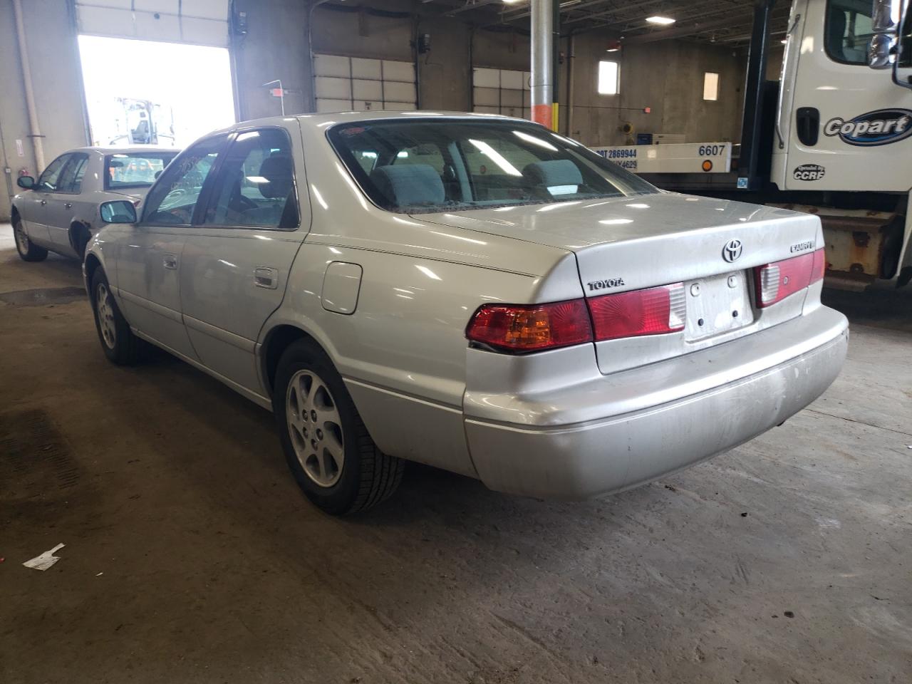 Photo 3 from auction – 2000 TOYOTA CAMRY CE with VIN 4T1BG22K0YU629806