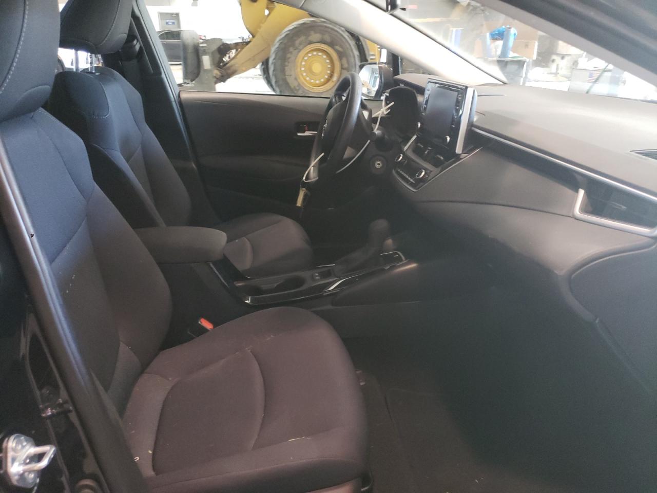 Photo 5 from auction – 2020 TOYOTA COROLLA LE with VIN 5YFEPRAE5LP116658