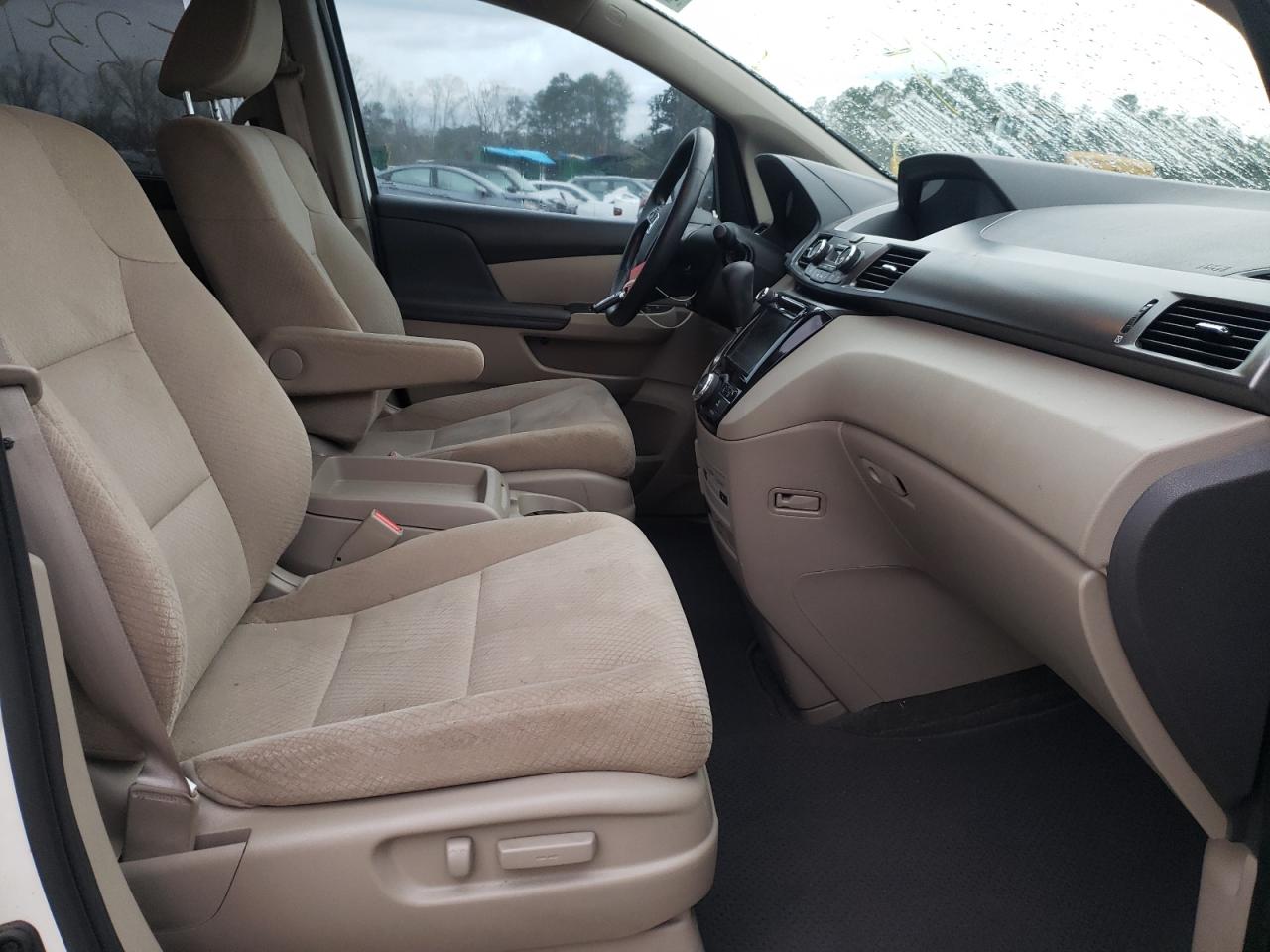 Photo 5 from auction – 2017 HONDA ODYSSEY SE with VIN 5FNRL5H30HB024015