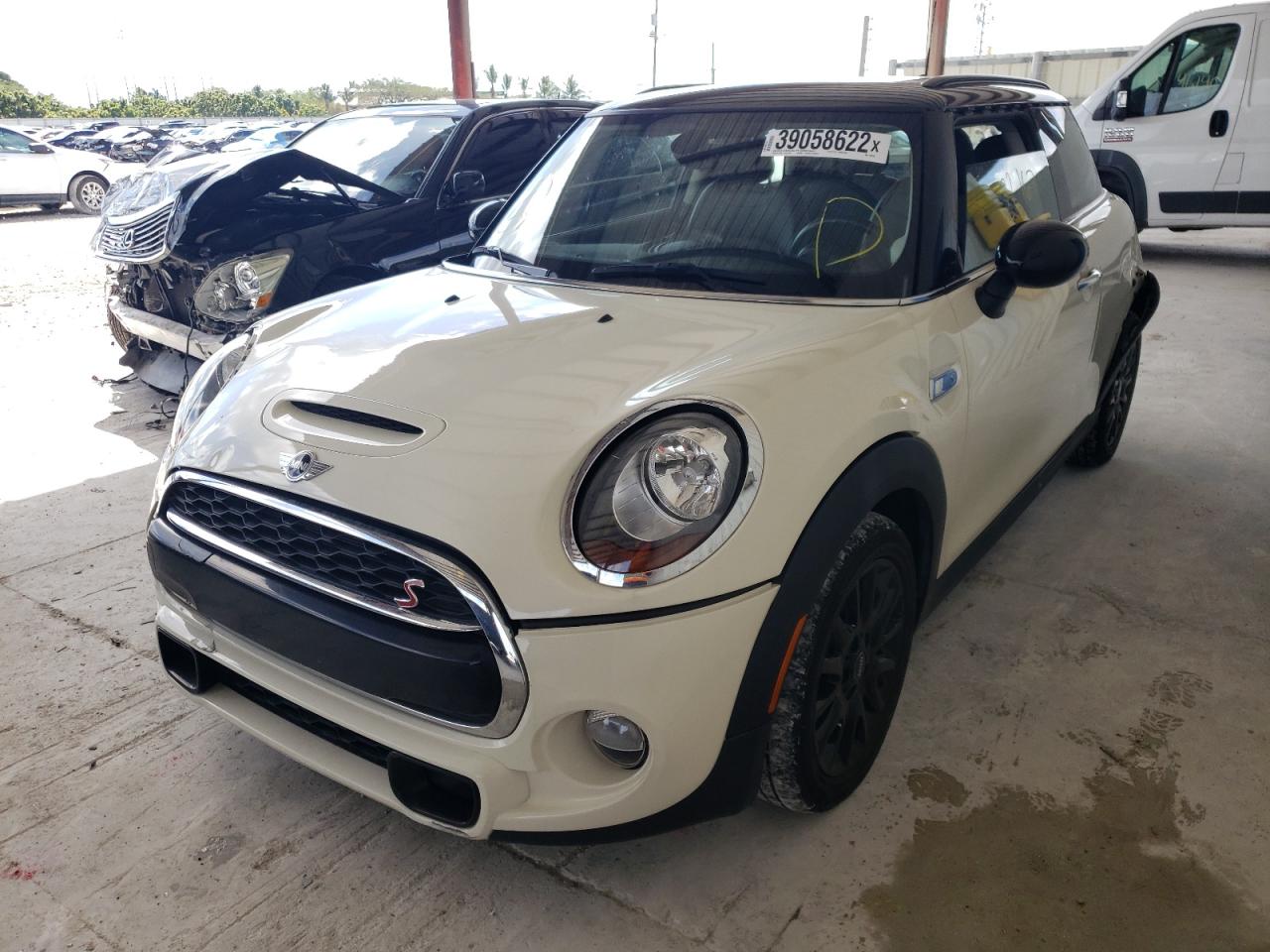 Photo 2 from auction – 2018 MINI COOPER S with VIN WMWXP7C5XJ2A48220
