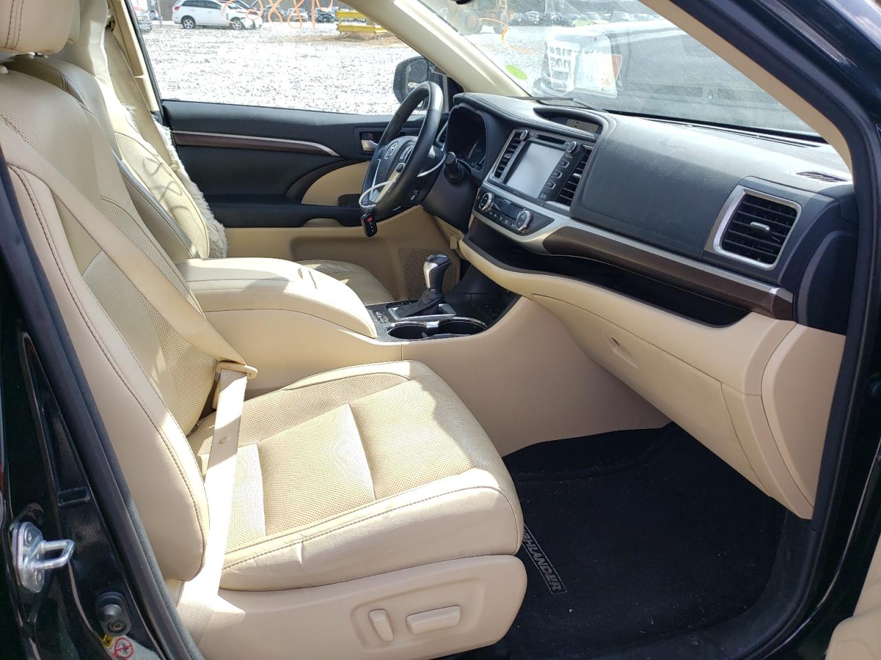 Photo 5 from auction – 2015 TOYOTA HIGHLANDER with VIN 5TDDKRFHXFS094665