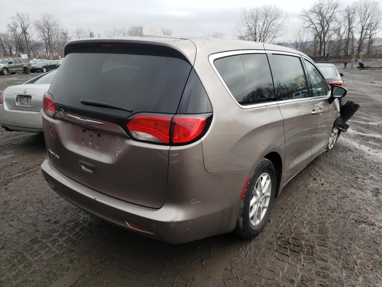 Photo 4 from auction – 2017 CHRYSLER PACIFICA L with VIN 2C4RC1CG7HR613960