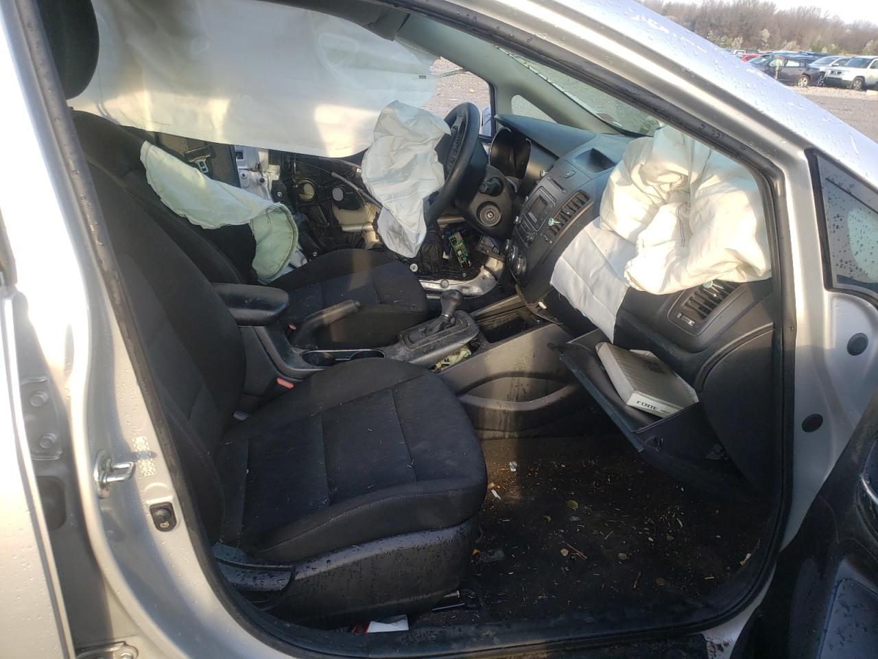 Photo 5 from auction – 2016 KIA FORTE LX with VIN KNAFK4A68G5502585