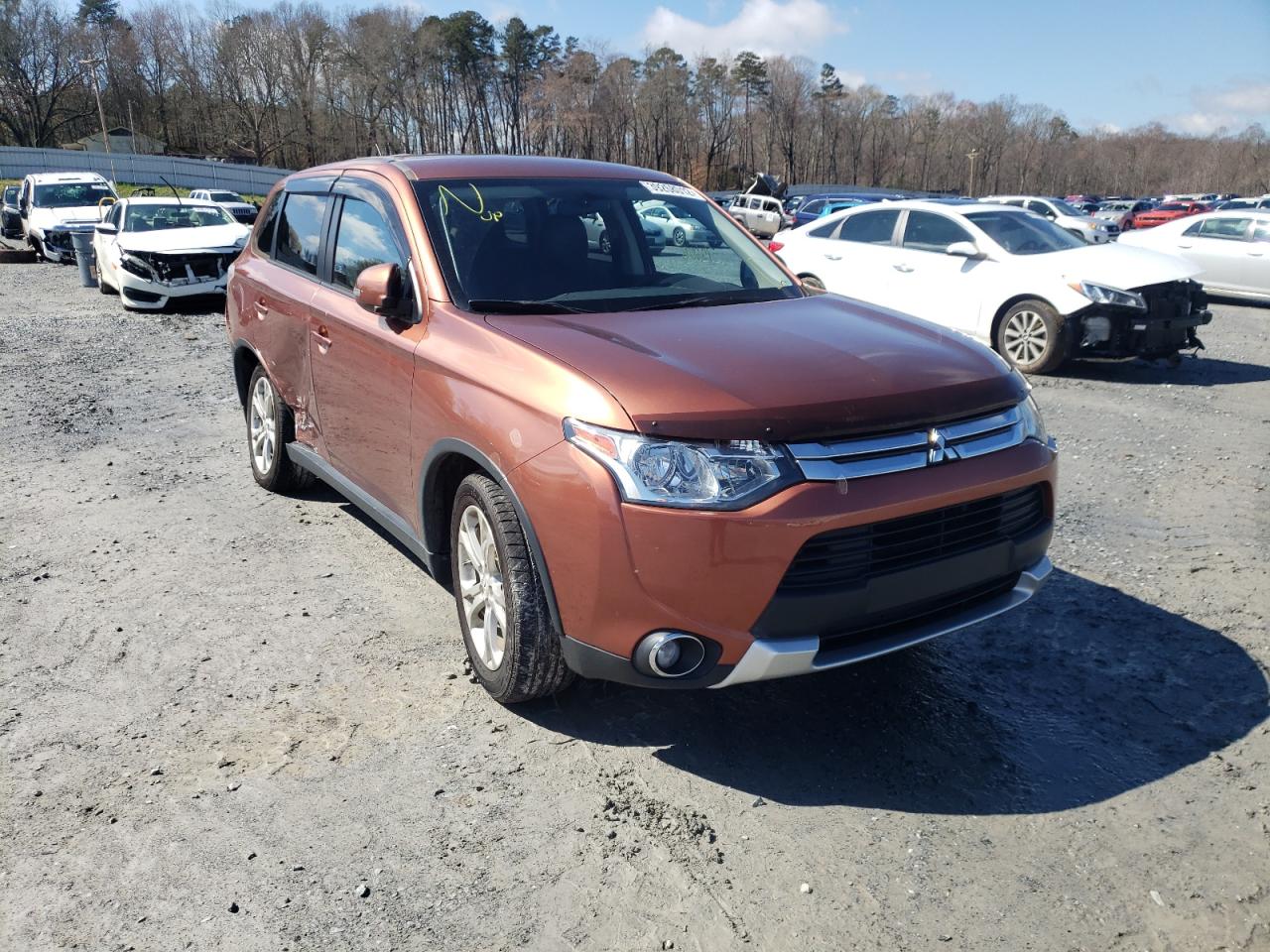 MITSUBISHI OUTLANDER 2015 مع رقم تعريف المركبة JA4AD3A35FZ007267 - صورة من المزاد