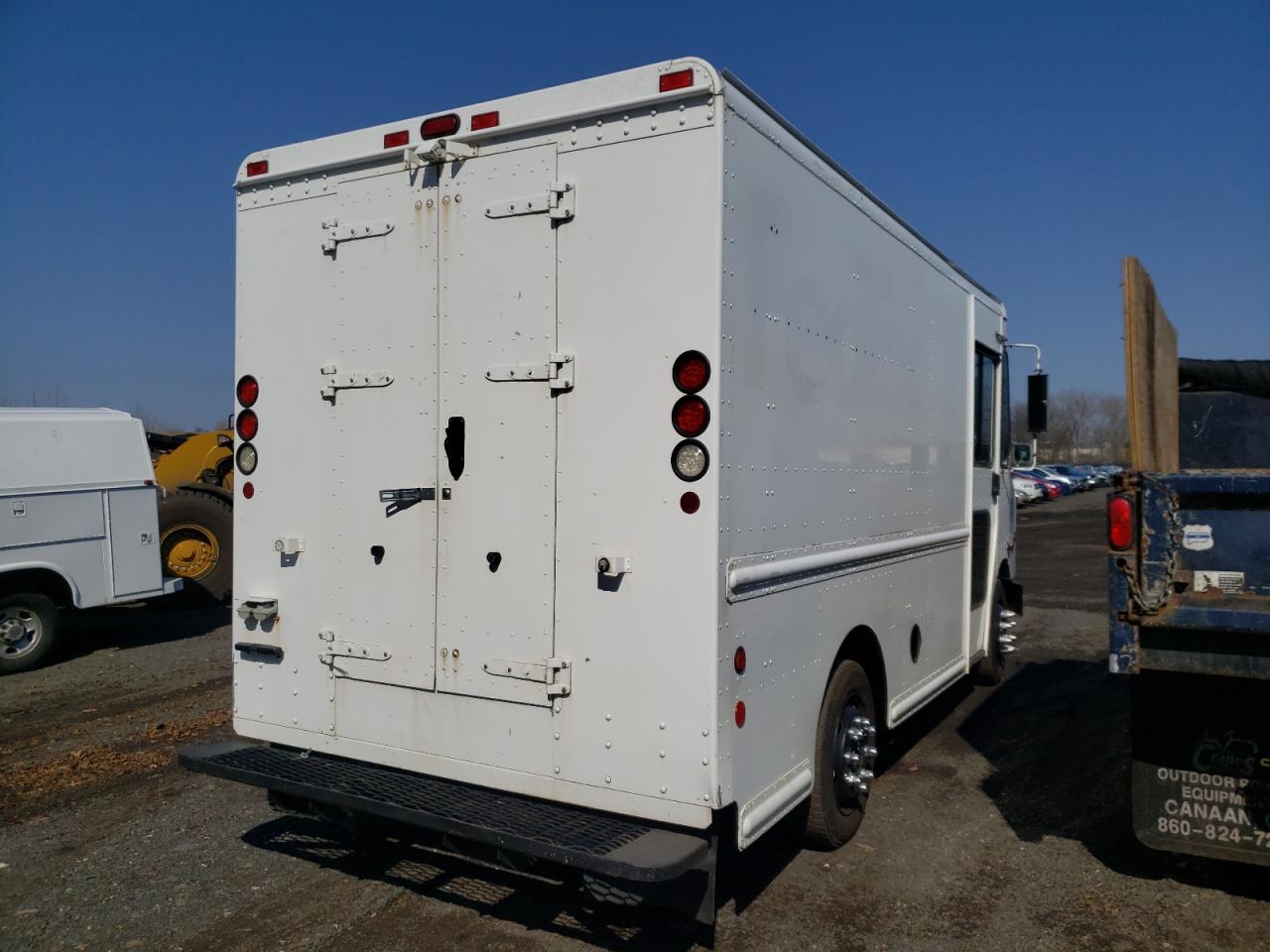 Photo 4 from auction – 2005 FREIGHTLINER CHASSIS M with VIN 4UZAANCPX5CV68782