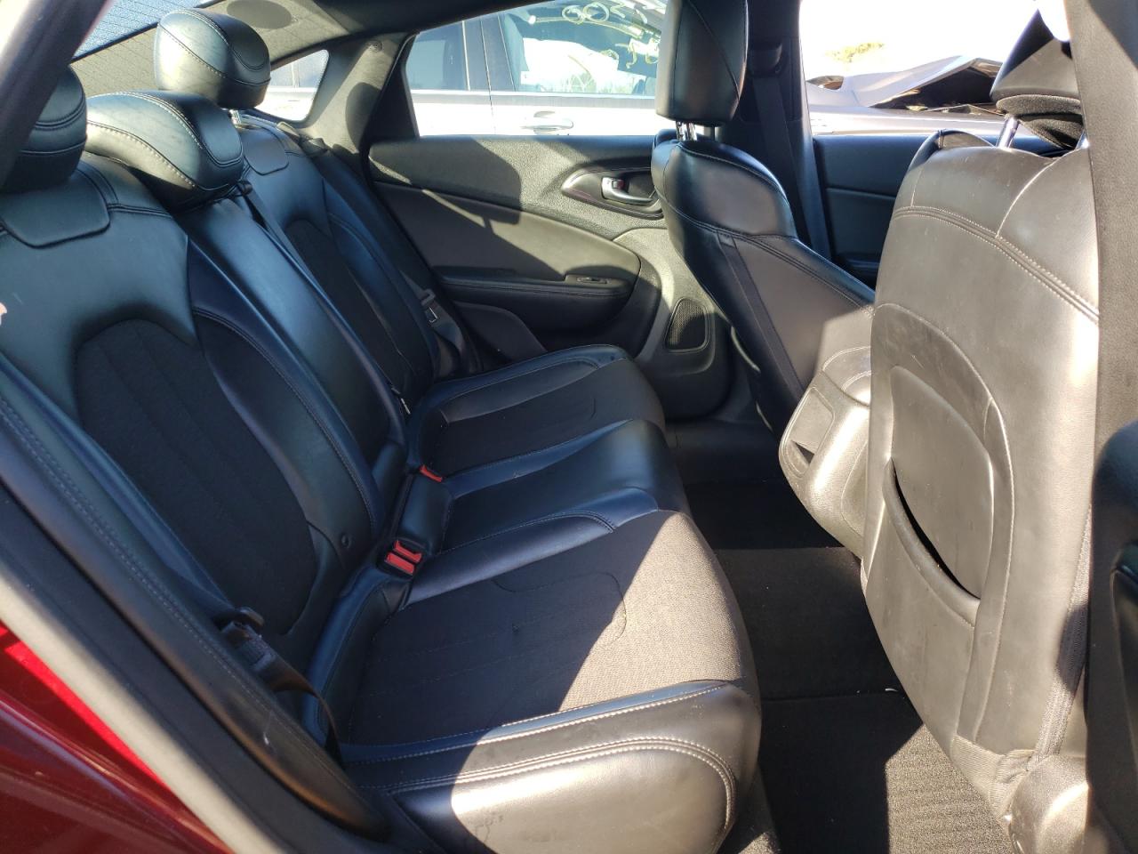 Photo 6 from auction – 2015 CHRYSLER 200 S with VIN 1C3CCCBB5FN744956