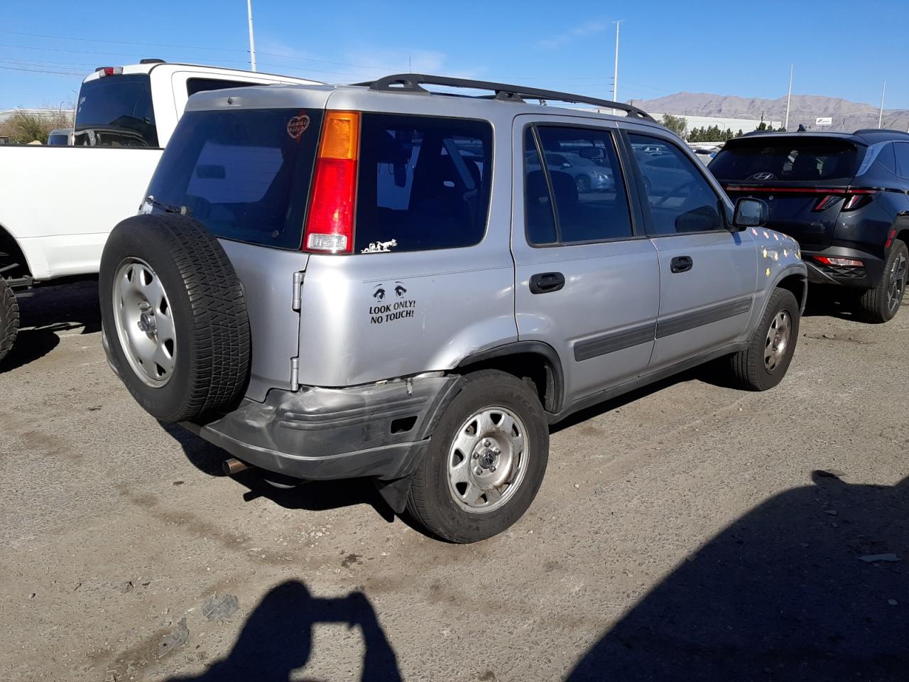 Photo 4 from auction – 2001 HONDA CR-V LX with VIN JHLRD28481S006765
