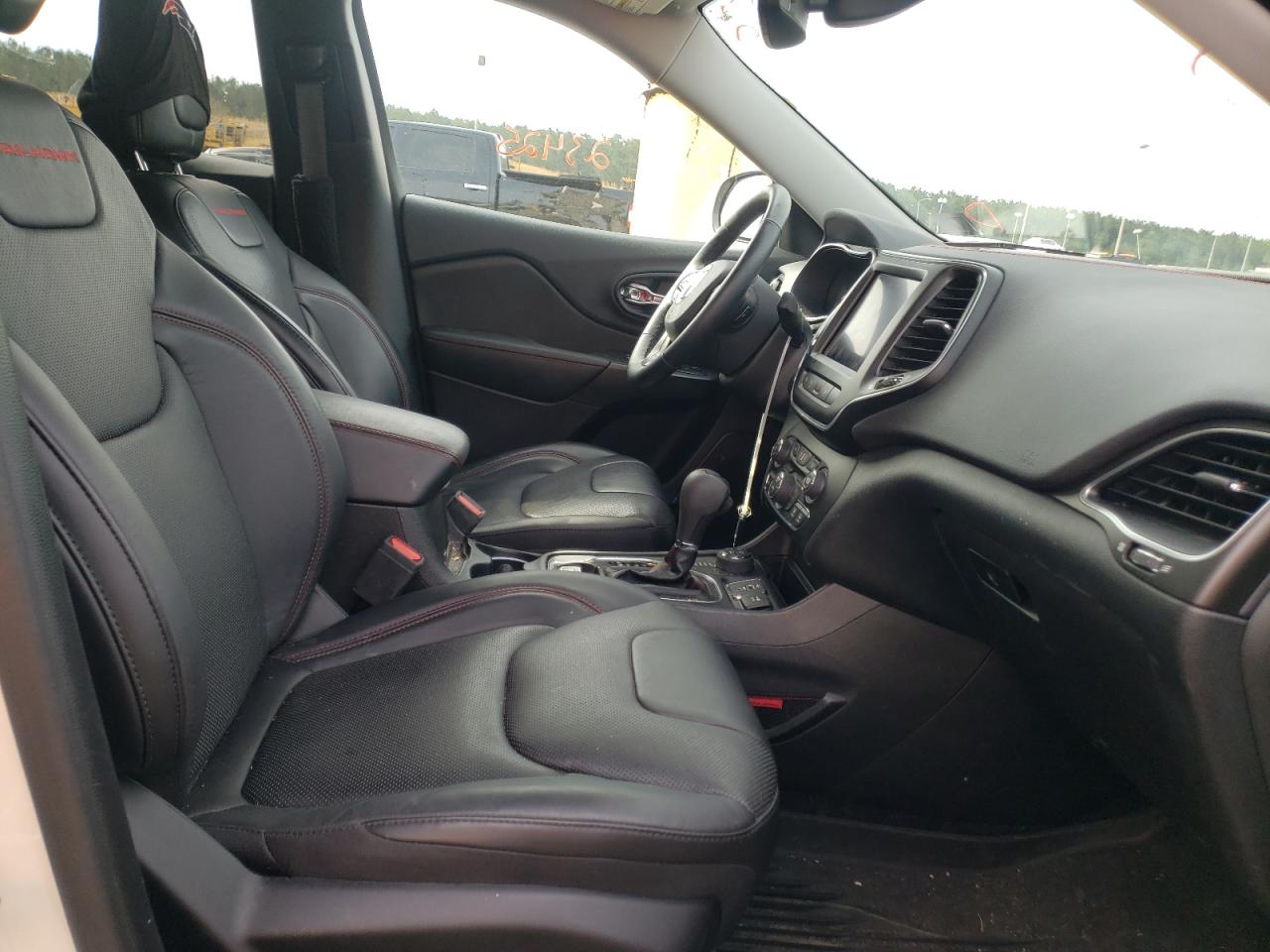 Photo 5 from auction – 2019 JEEP CHEROKEE T with VIN 1C4PJMBX9KD139679