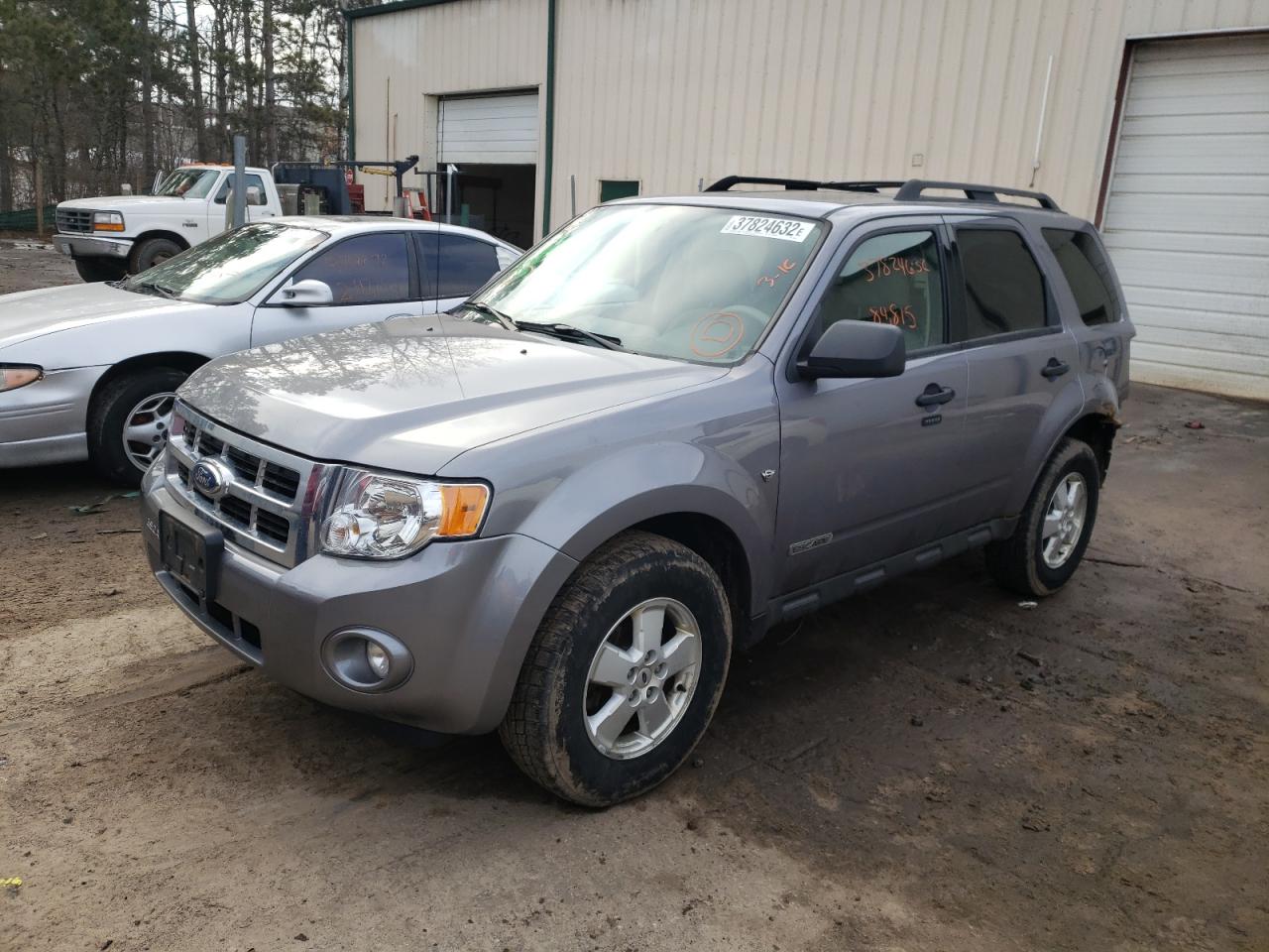 Photo 2 from auction – 2008 FORD ESCAPE XLT with VIN 1FMCU93158KB53236