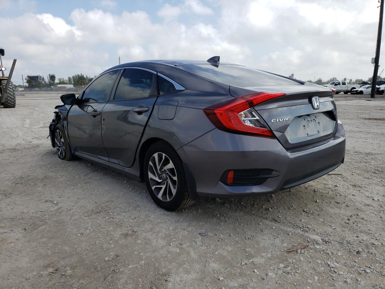Photo 3 from auction – 2017 HONDA CIVIC EX with VIN 19XFC2F78HE038077
