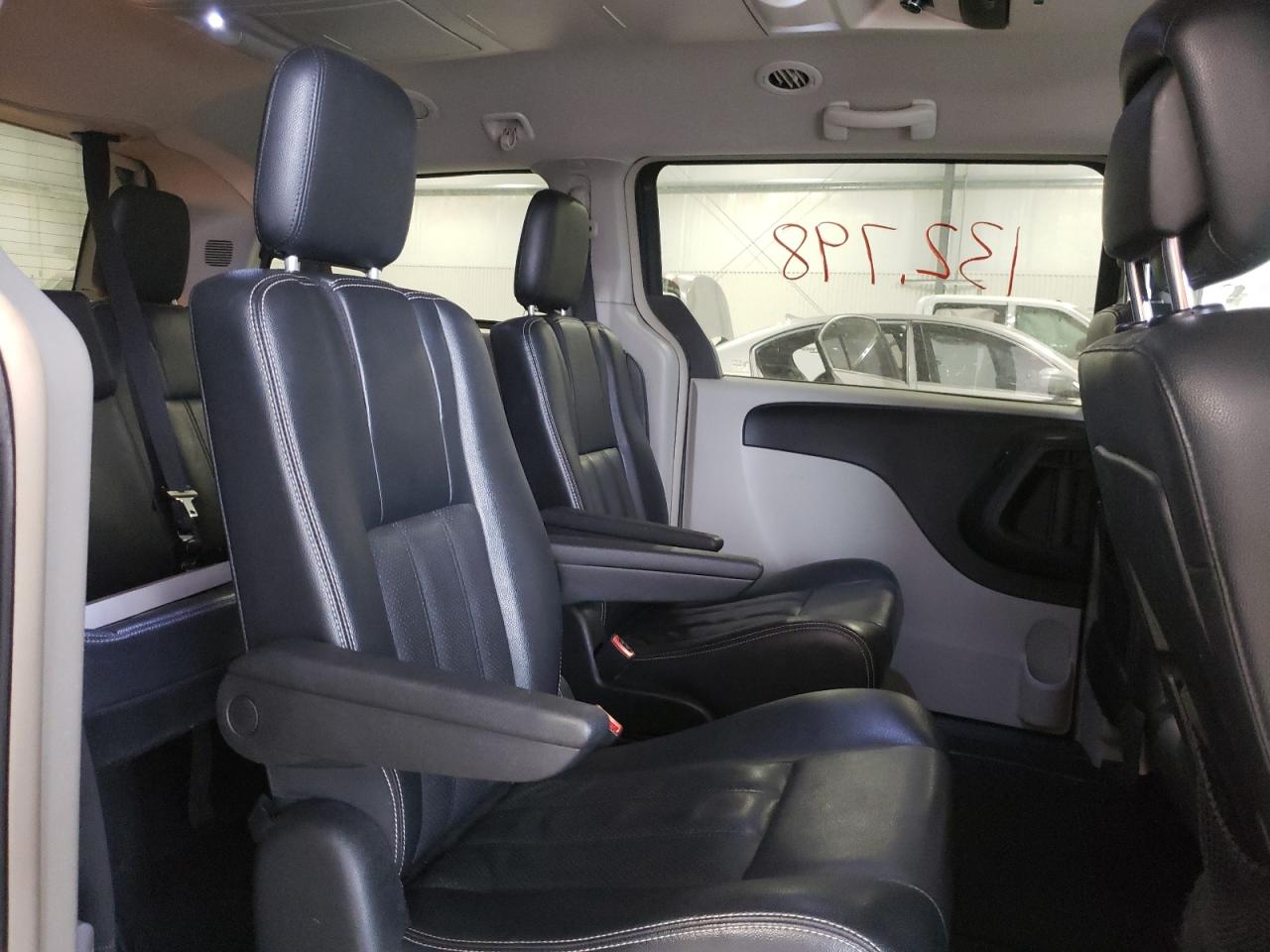 Photo 6 from auction – 2012 CHRYSLER TOWN & COU with VIN 2C4RC1BG9CR215403