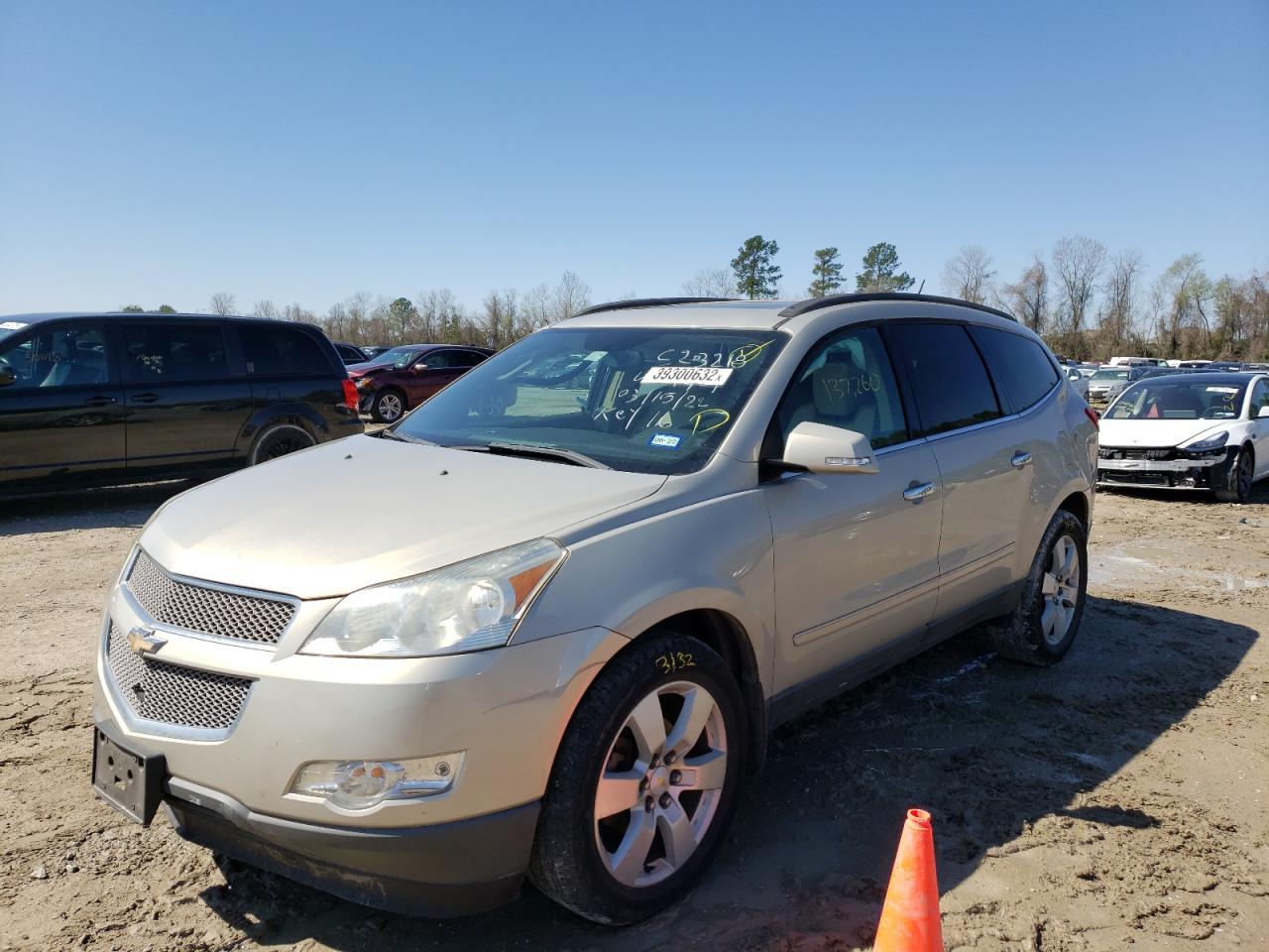 Photo 2 from auction – 2011 CHEVROLET TRAVERSE L with VIN 1GNKVLED5BJ191409