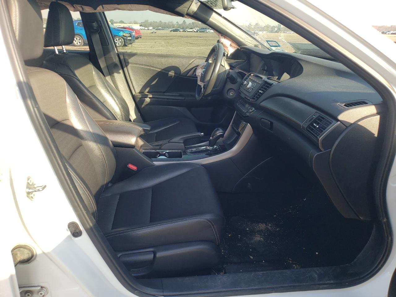 Photo 5 from auction – 2016 HONDA ACCORD SPO with VIN 1HGCR2F56GA015934