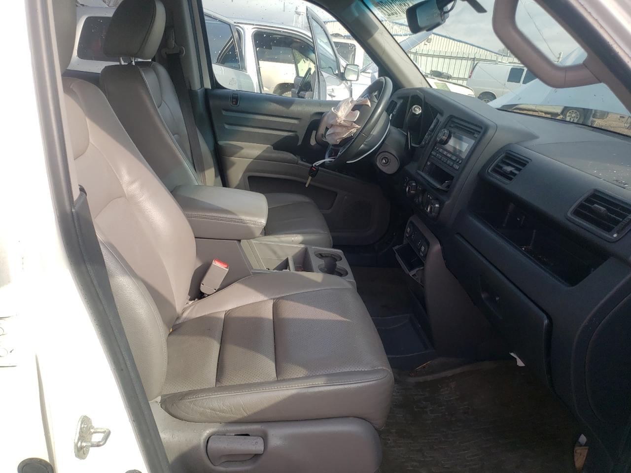 Photo 5 from auction – 2013 HONDA RIDGELINE with VIN 5FPYK1F58DB018010