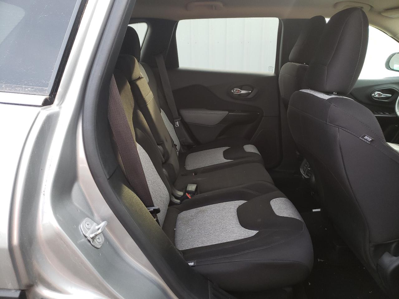 Photo 6 from auction – 2014 JEEP CHEROKEE L with VIN 1C4PJLCB9EW319783