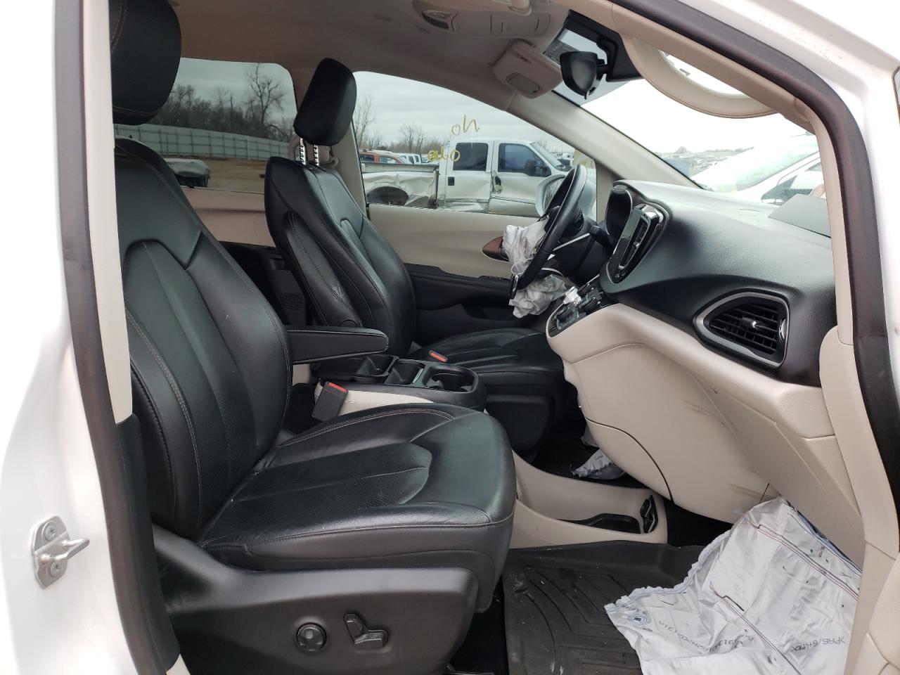 Photo 5 from auction – 2018 CHRYSLER PACIFICA T with VIN 2C4RC1BGXJR155323