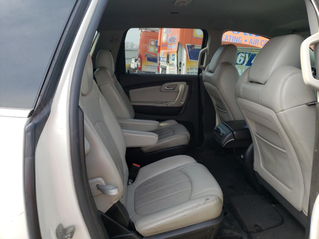 Photo 6 from auction – 2010 CHEVROLET TRAVERSE L with VIN 1GNLVHED2AJ251162