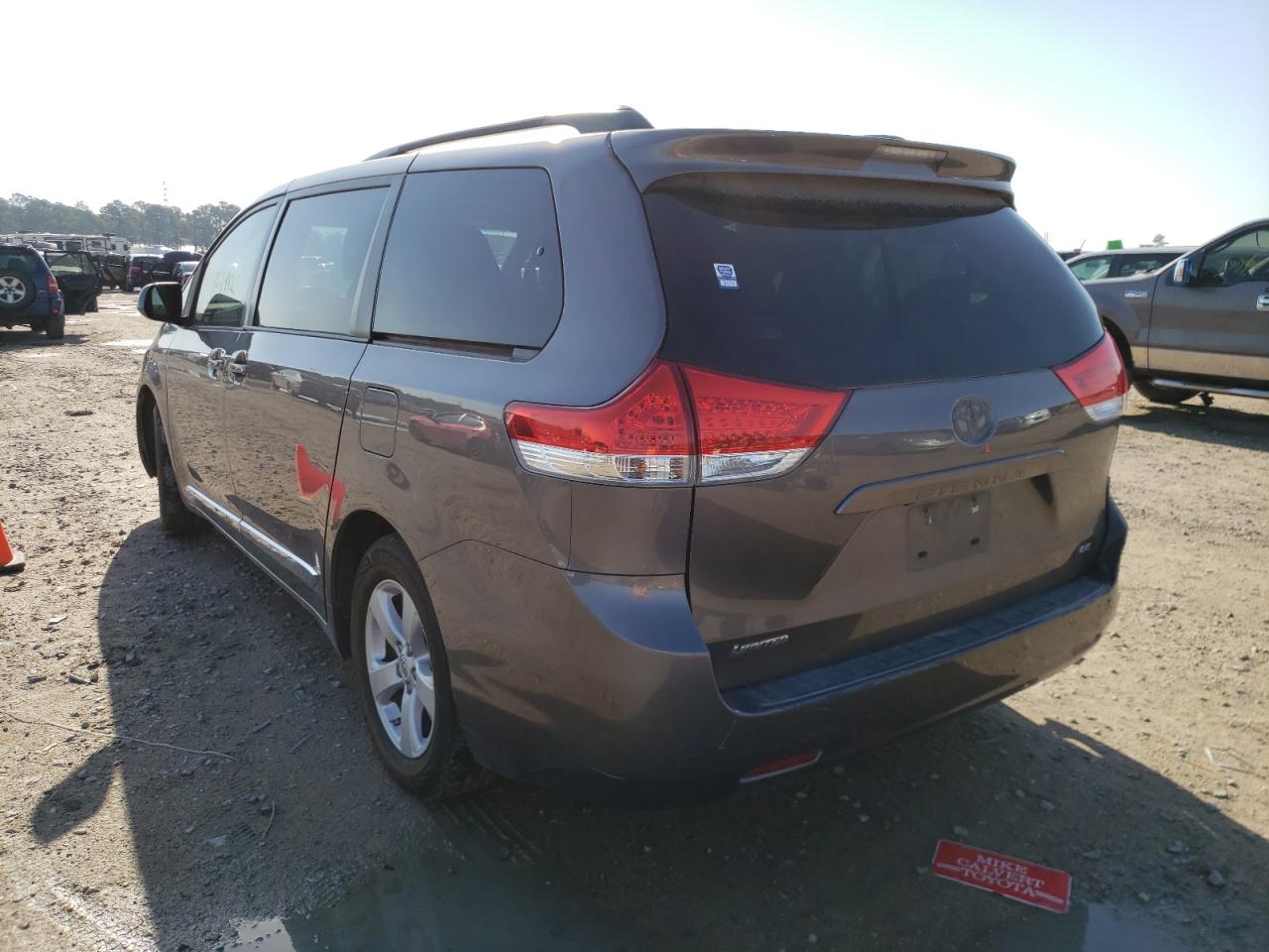 Photo 3 from auction – 2011 TOYOTA SIENNA LE with VIN 5TDKK3DC9BS161956