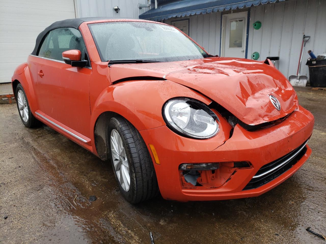 VOLKSWAGEN BEETLE S/S 2017 with VIN 3VW517AT2HM821627 - Photo from auction