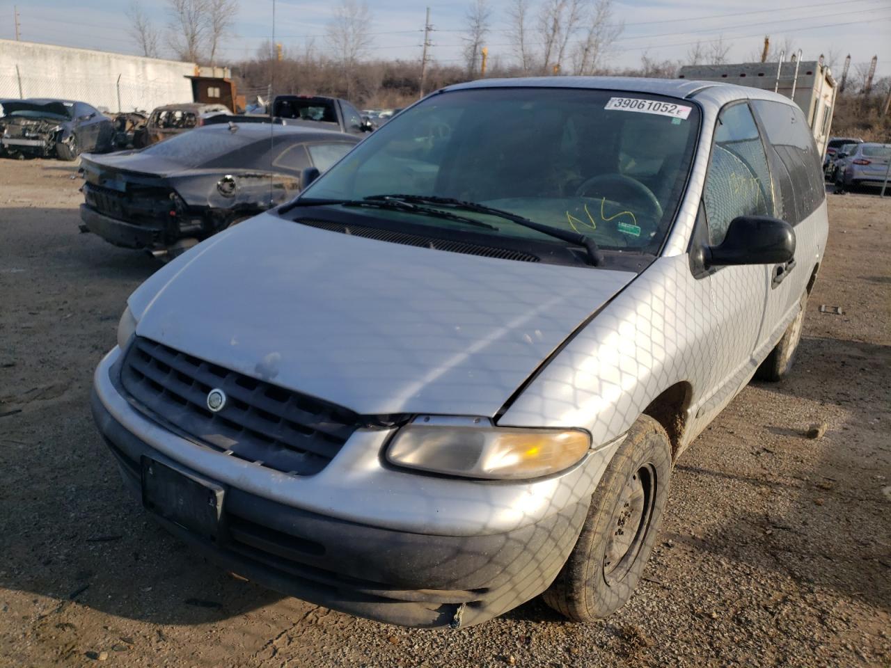 Photo 2 from auction – 2000 CHRYSLER VOYAGER with VIN 2C4GJ25R8YR899027