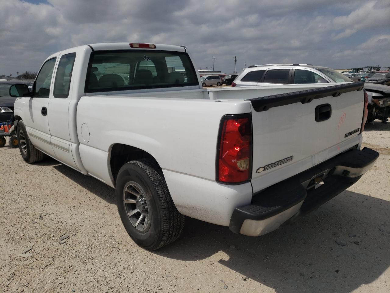 Photo 3 from auction – 2004 CHEVROLET SILVERADO with VIN 1GCEC19X24Z217411
