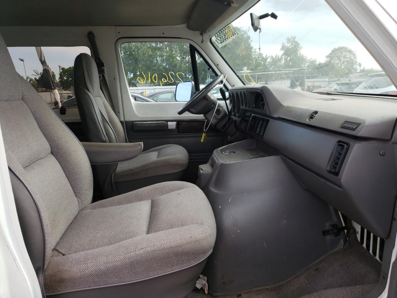 Photo 5 from auction – 1994 DODGE RAM WAGON with VIN 2B4HB15Y3RK547158