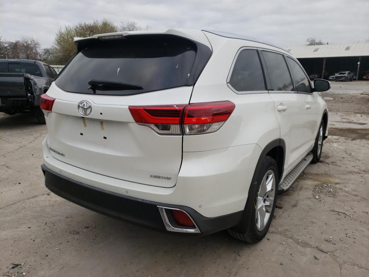 Photo 4 from auction – 2019 TOYOTA HIGHLANDER with VIN 5TDYZRFH8KS299036