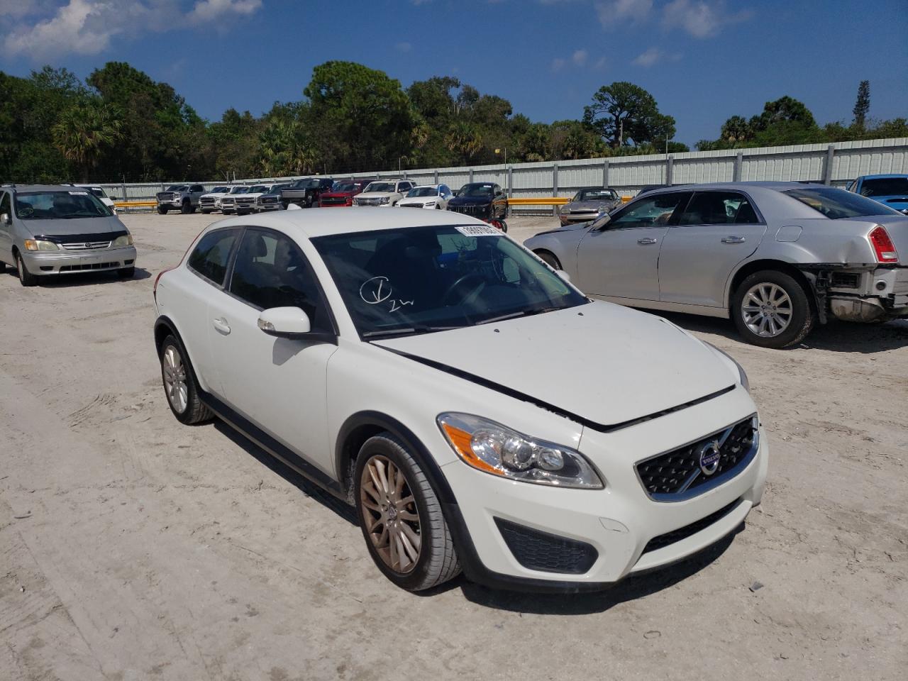 VOLVO C30 T5 2012 with VIN YV1672MK1C2285811 - Photo from auction