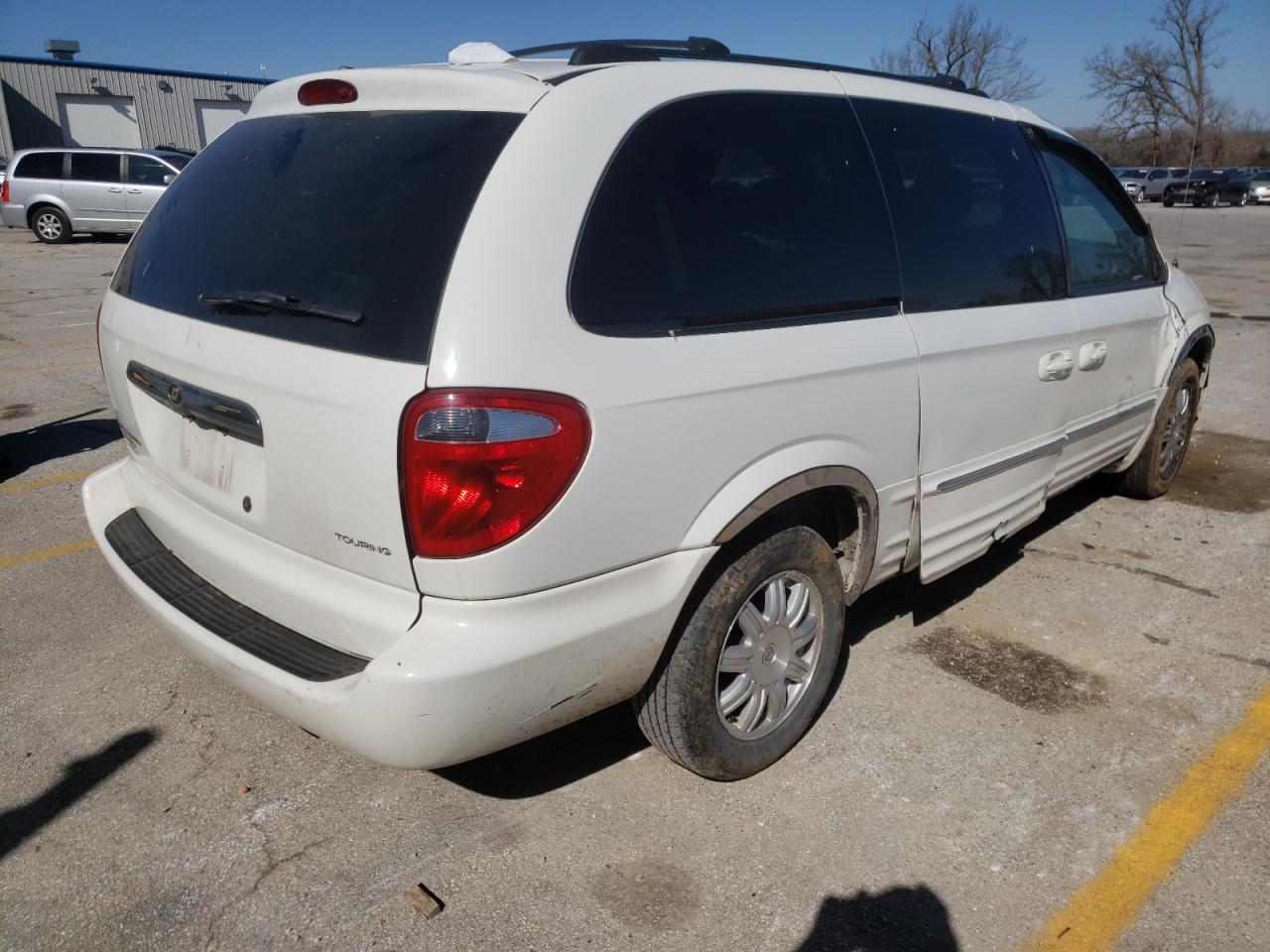 Photo 4 from auction – 2004 CHRYSLER TOWN & COU with VIN 2C4GP54L74R586364