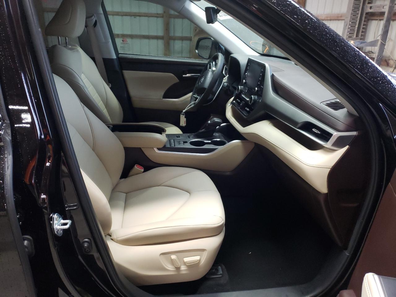 Photo 5 from auction – 2020 TOYOTA HIGHLANDER with VIN 5TDHZRAH7LS016361