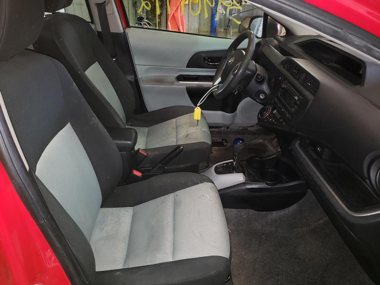 Photo 5 from auction – 2014 TOYOTA PRIUS C with VIN JTDKDTB36E1559785