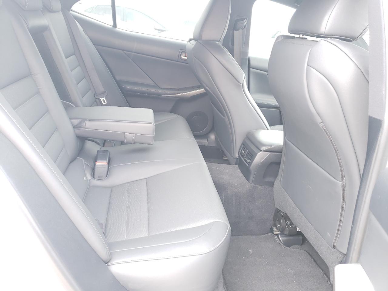 Photo 6 from auction – 2018 LEXUS IS 300 with VIN JTHBA1D24J5074094