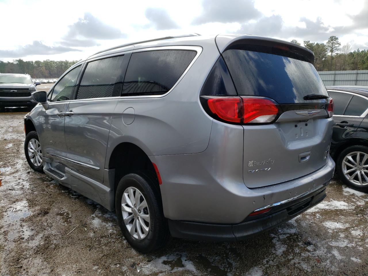 Photo 3 from auction – 2018 CHRYSLER PACIFICA T with VIN 2C4RC1BG6JR212519