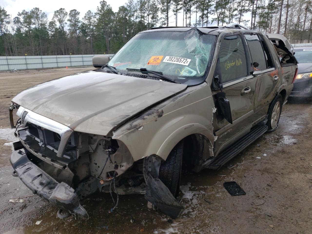 Photo 2 from auction – 2003 LINCOLN NAVIGATOR with VIN 5LMFU28R83LJ33744