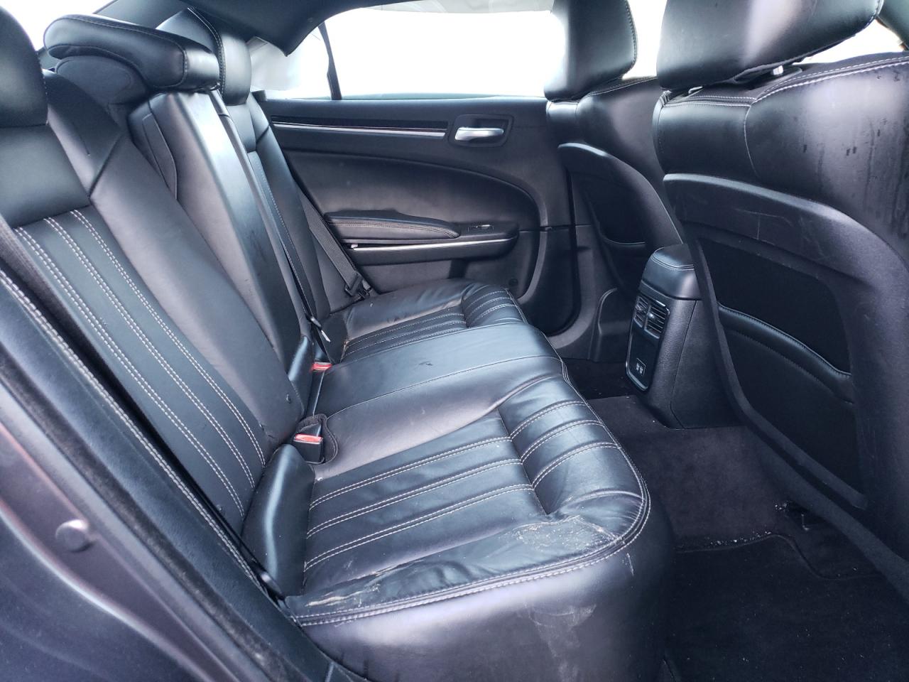 Photo 6 from auction – 2018 CHRYSLER 300 S with VIN 2C3CCABG6JH213945