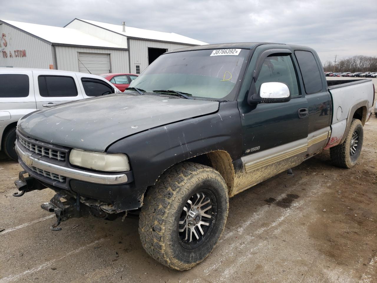 Photo 2 from auction – 2001 CHEVROLET SILVERADO with VIN 1GCEK19V61E326572