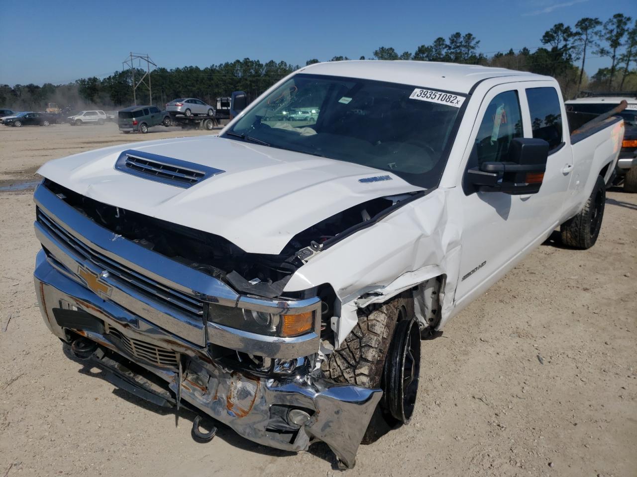 Photo 2 from auction – 2018 CHEVROLET SILVERADO with VIN 1GC1KVEY0JF132300