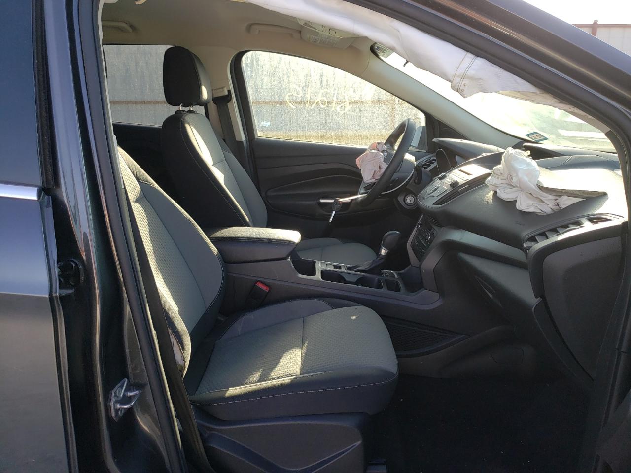 Photo 5 from auction – 2017 FORD ESCAPE SE with VIN 1FMCU0GD2HUE13404
