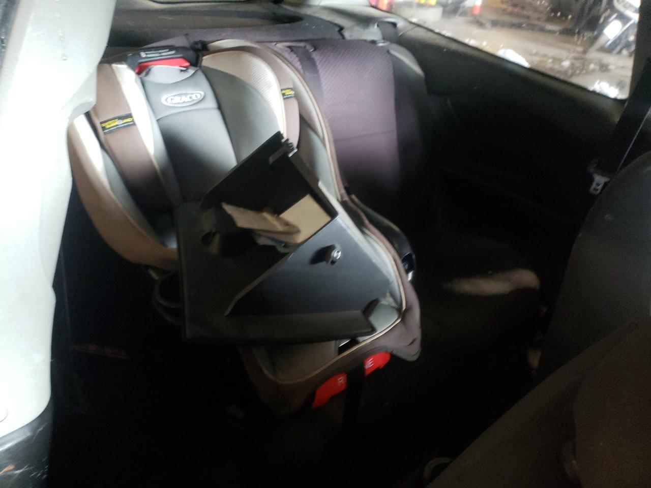Photo 6 from auction – 2005 FORD FOCUS ZX3 with VIN 3FAFP31N65R139483
