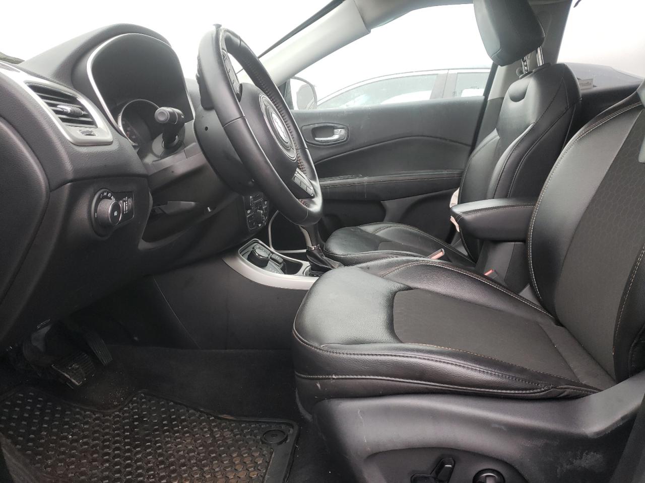 Photo 5 from auction – 2018 JEEP COMPASS with VIN 3C4NJDBB9JT245845
