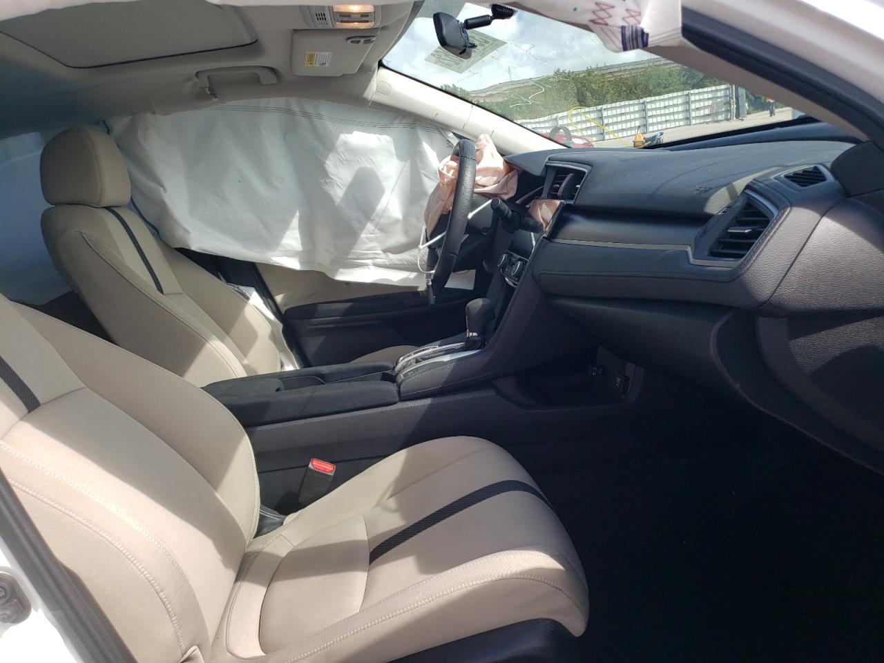 Photo 5 from auction – 2018 HONDA CIVIC EX with VIN 19XFC2F72JE041353