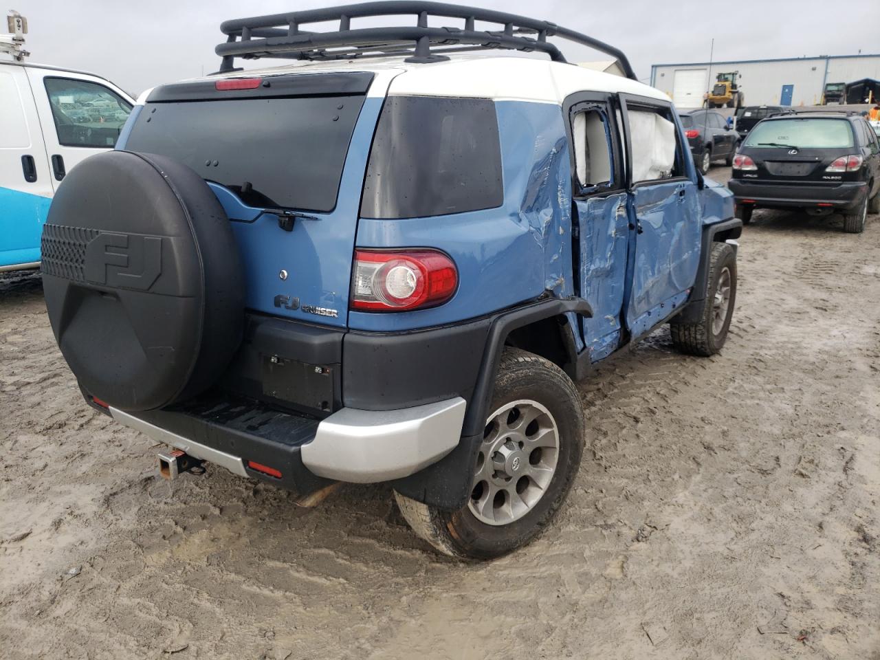 Photo 4 from auction – 2013 TOYOTA FJ CRUISER with VIN JTEBU4BF4DK167523