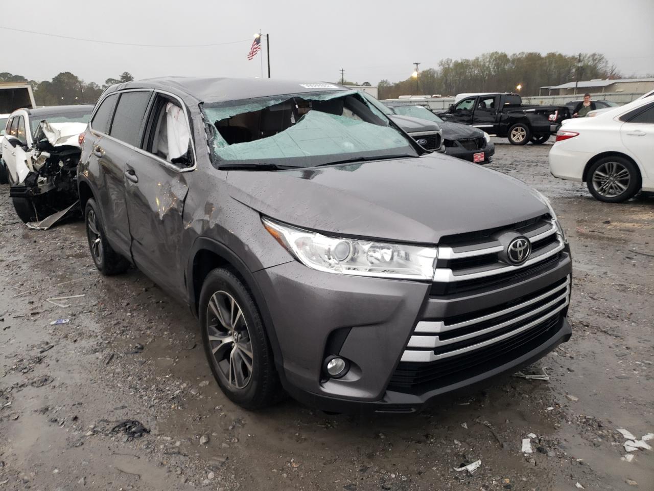 TOYOTA HIGHLANDER 2019 with VIN 5TDZZRFH7KS326103 - Photo from auction